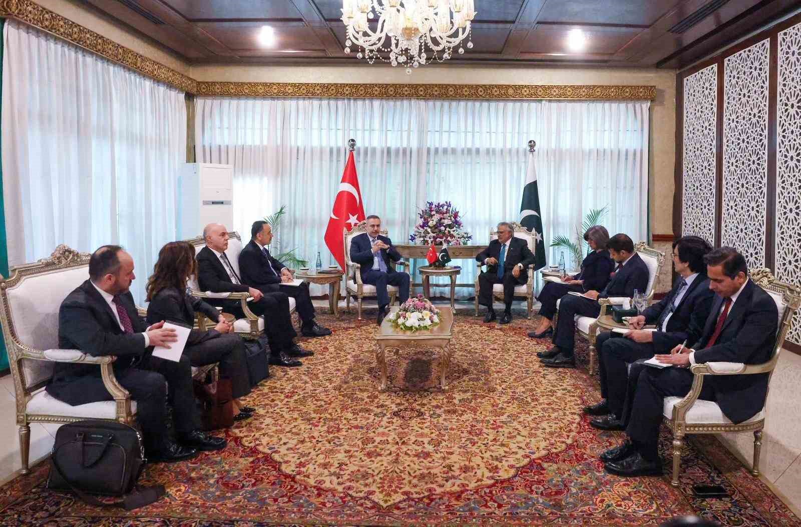 Dışişleri Bakanı Fidan, Pakistanlı mevkidaşı Dar ile görüştü
