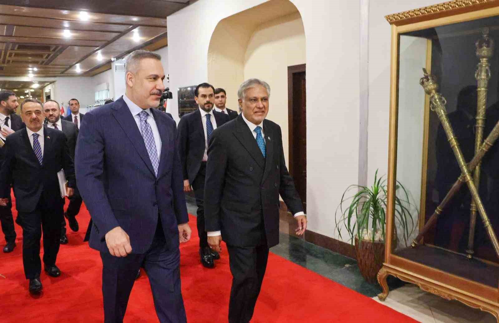 Dışişleri Bakanı Fidan, Pakistanlı mevkidaşı Dar ile görüştü
