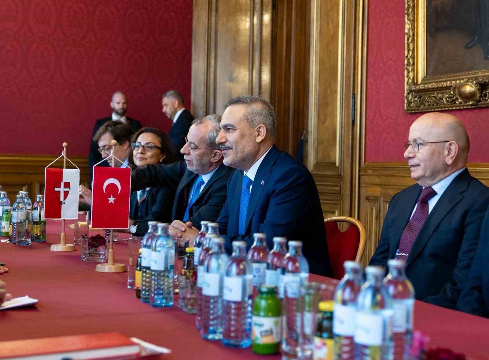 Dışişleri Bakanı Fidan, Viyana Eyalet Başbakanı Ludwig ile bir araya geldi
