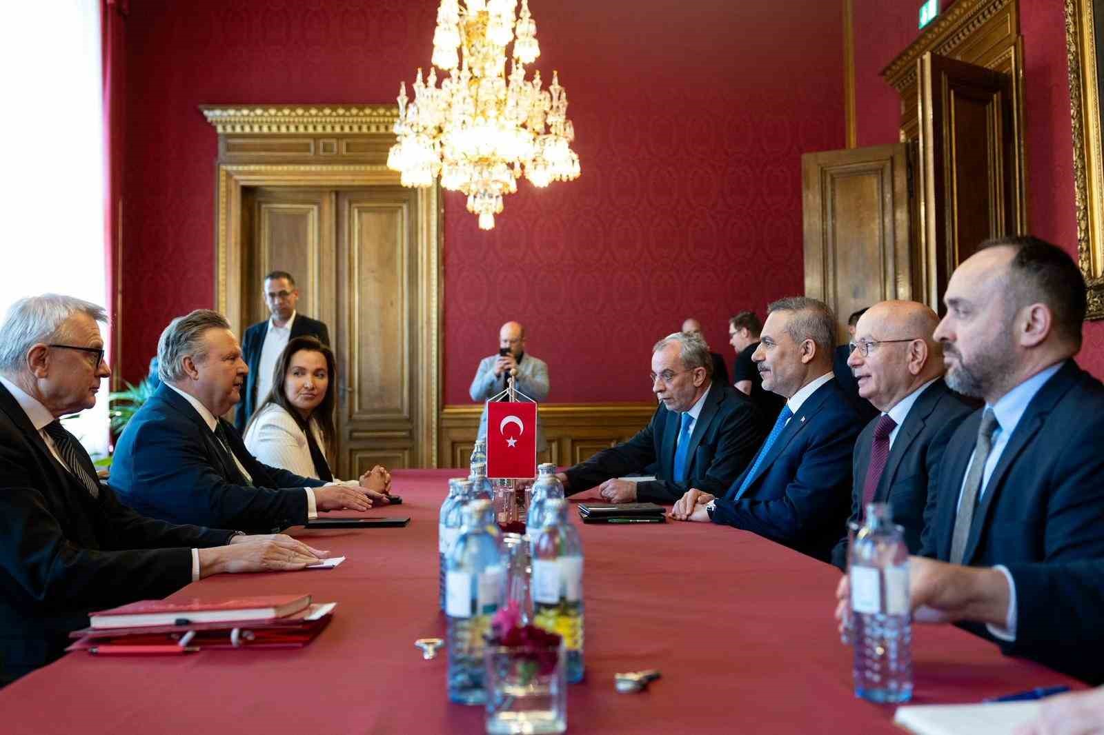 Dışişleri Bakanı Fidan, Viyana Eyalet Başbakanı Ludwig ile bir araya geldi
