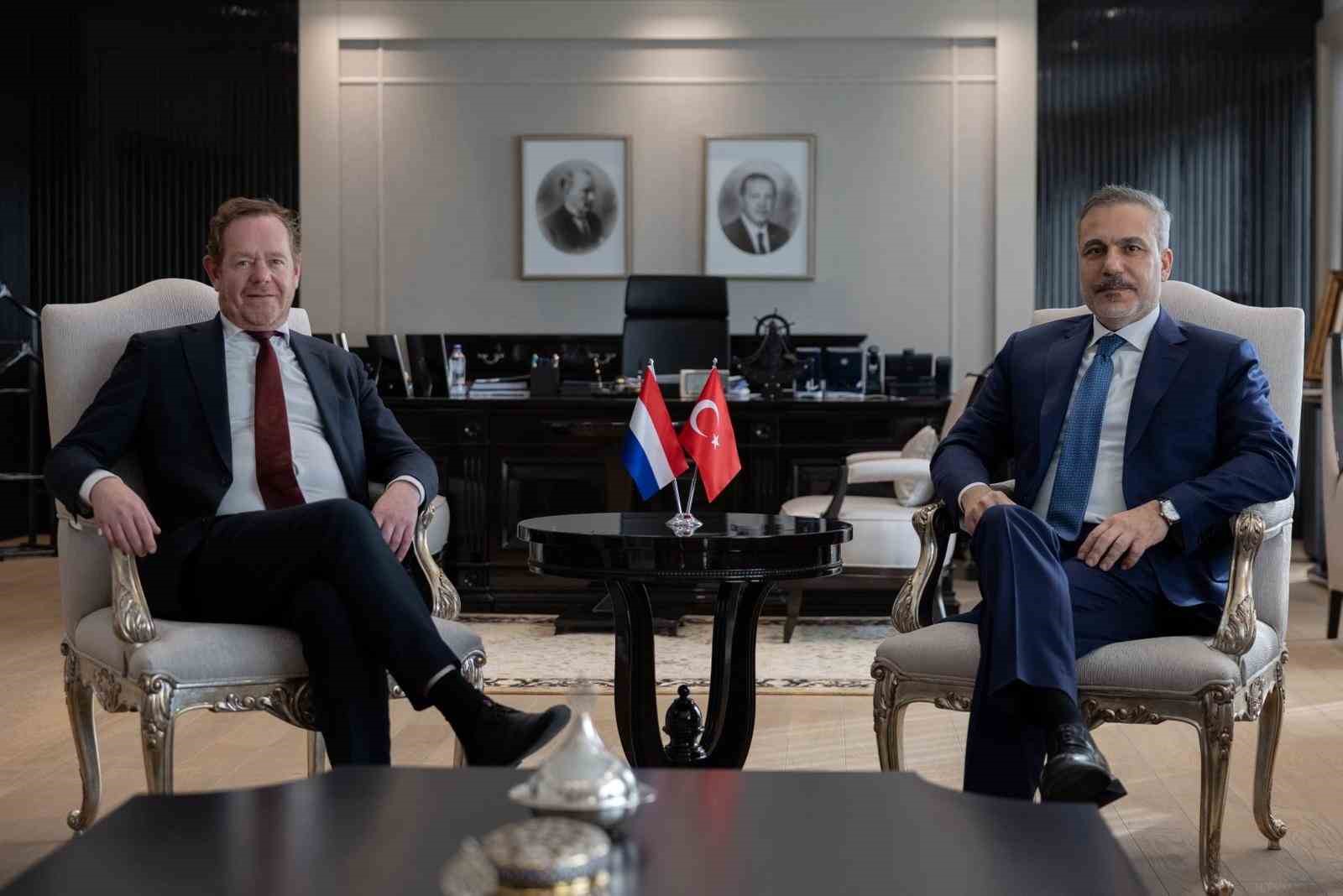 Dışişleri Bakanı Hakan Fidan, Hollanda Adalet ve Güvenlik Bakanı David Van Weel ile bir araya geldi.
