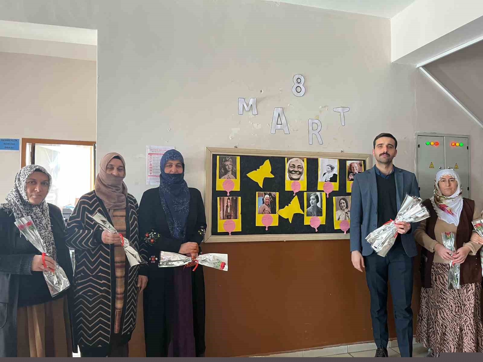 Diyadin İmam Hatip Ortaokulu’nda 8 Mart kutlaması
