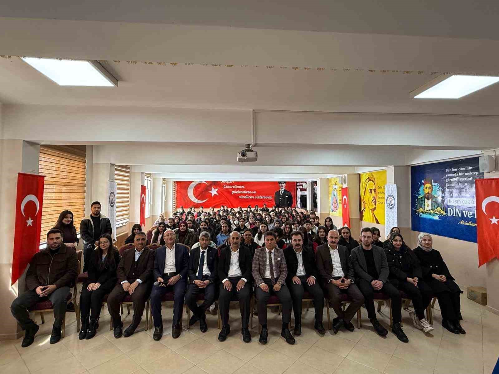 Diyadin’de "Bir bilenle bilge nesil" projesi öğrencilerle buluştu
