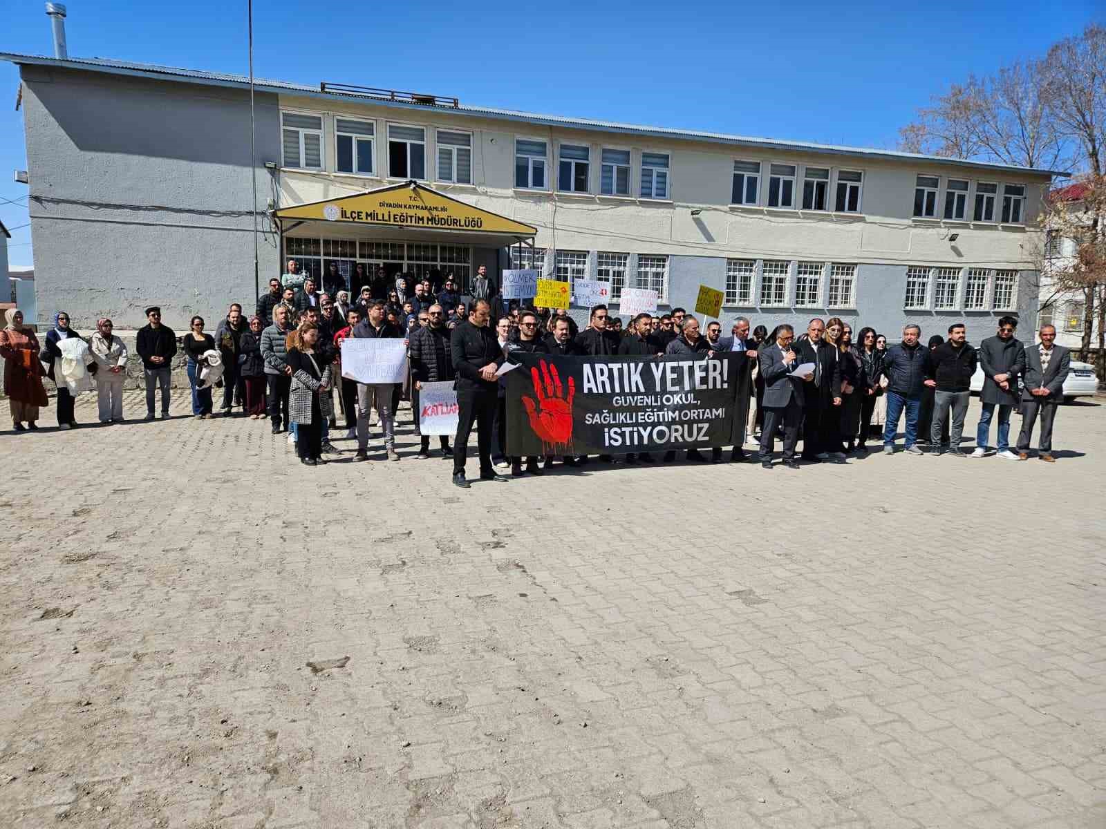 Diyadin’de şiddete protestosu
Diyadin’de şiddete protestosu