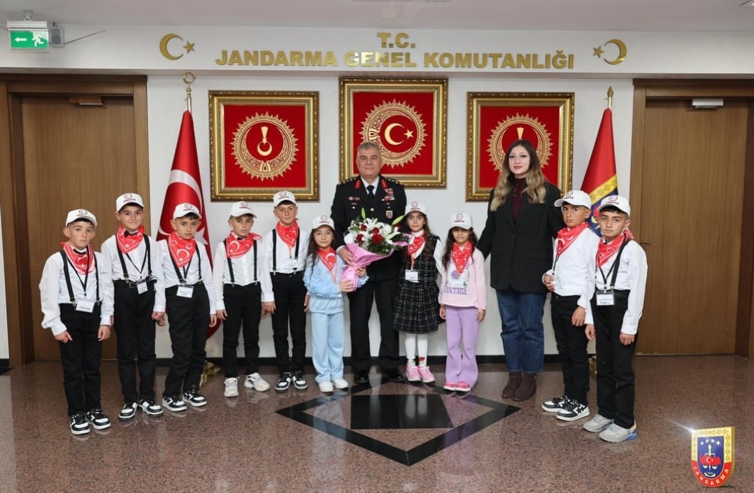 Diyadinli öğrenciye 23 Nisan’da unutulmaz görev
