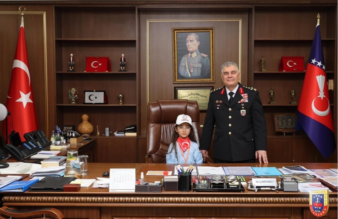 Diyadinli öğrenciye 23 Nisan’da unutulmaz görev
