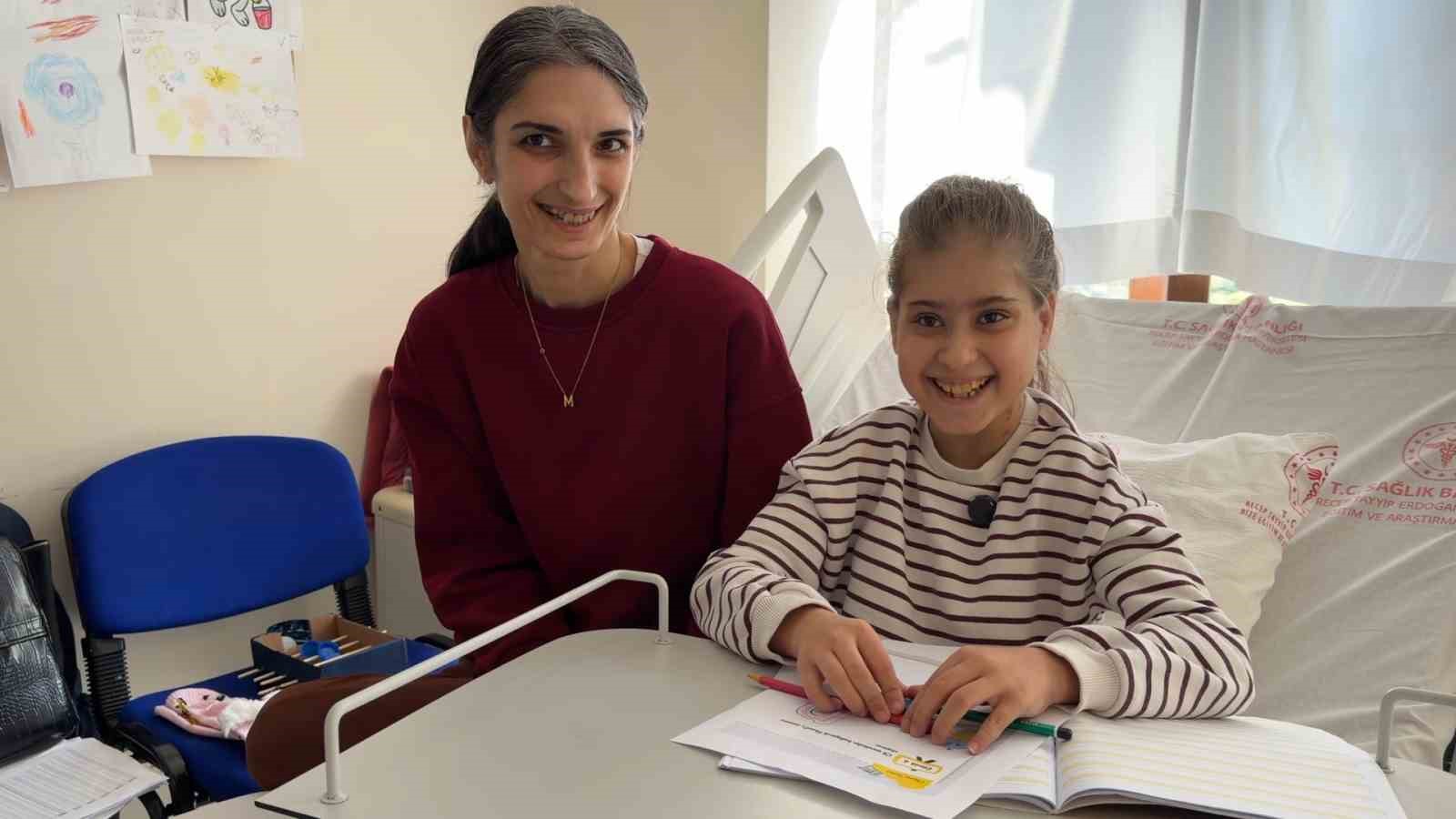 Diyaliz merkezinde 13 yaşındaki Melek için okuma yazma seferberliği
