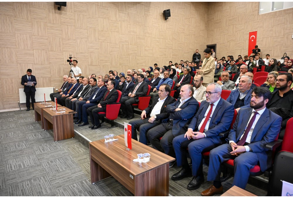 Diyanet İşleri Başkan Yardımcısı Demir’den öğrencilere önemli bilgiler
