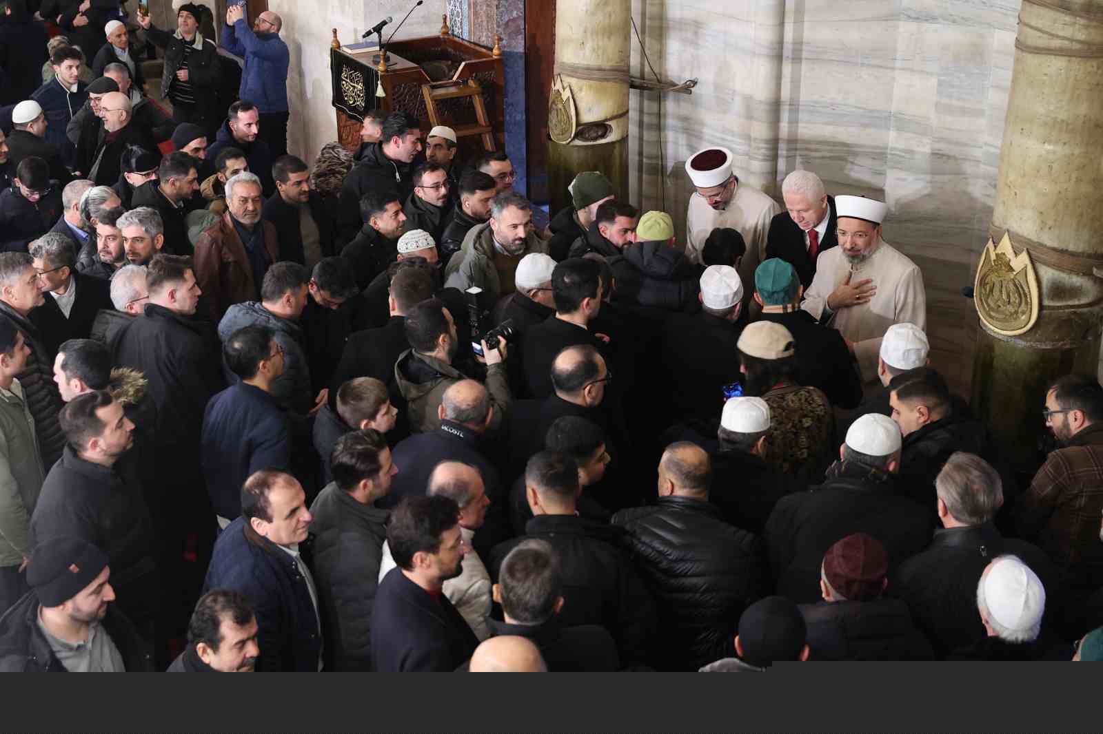 Diyanet İşleri Başkanı Arpaguş, Süleymaniye Camii’nde hutbe okudu
Diyanet İşleri Başkanı Arpaguş, Süleymaniye Camii’nde hutbe okudu
