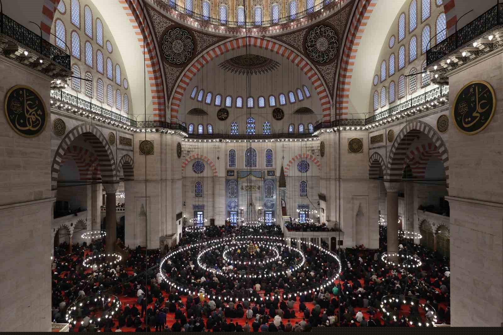 Diyanet İşleri Başkanı Arpaguş, Süleymaniye Camii’nde hutbe okudu
Diyanet İşleri Başkanı Arpaguş, Süleymaniye Camii’nde hutbe okudu