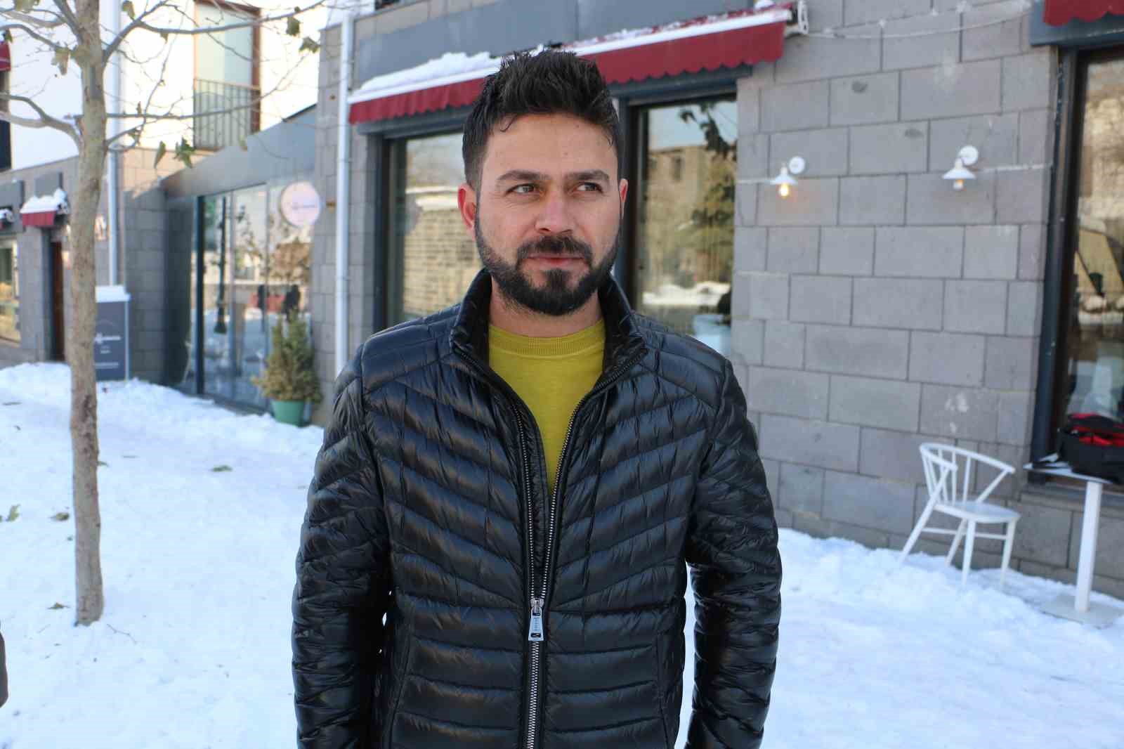 Diyarbakı’ın tarihi Sur ilçesinde belediyeye kar tepkisi
