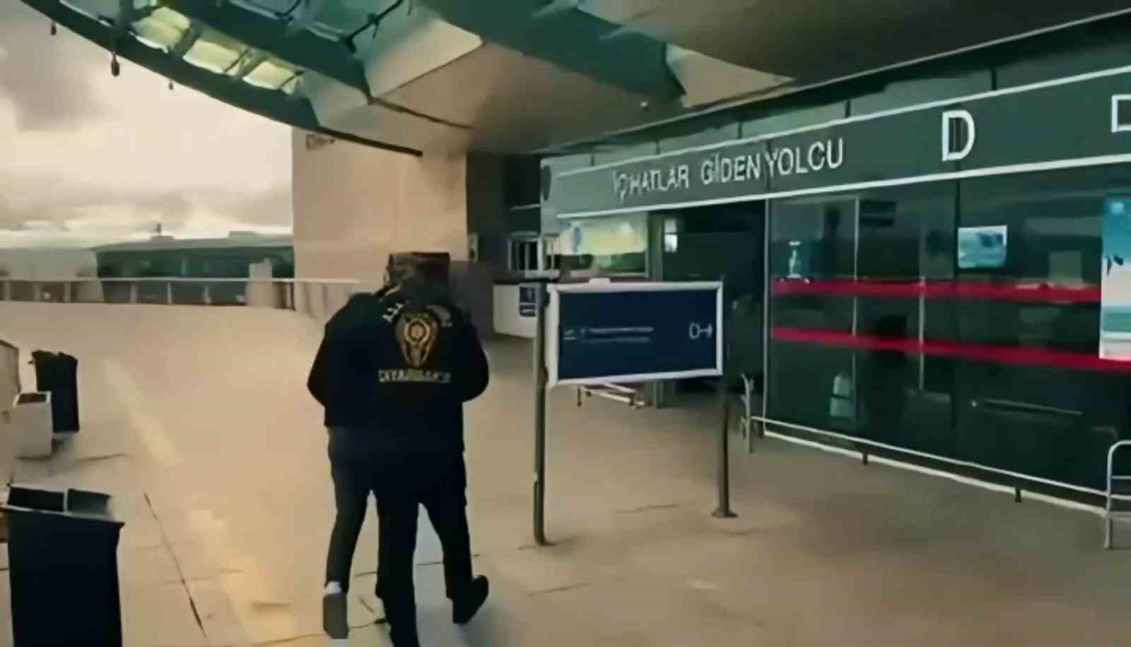 Diyarbakır merkezli 14 ilde "son istasyon" operasyonu
Diyarbakır merkezli 14 ilde "son istasyon" operasyonu