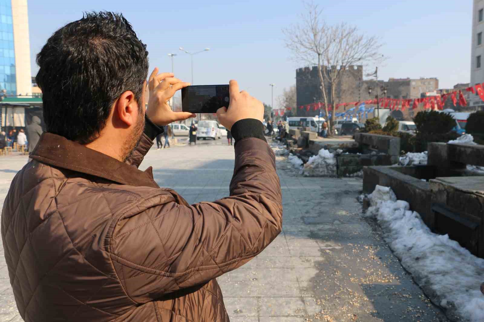 Diyarbakır surlarının 1932’de yıkılan bölümleri yapay zekayla yeniden canlandırıldı
Diyarbakır surlarının 1932’de yıkılan bölümleri yapay zekayla yeniden canlandırıldı