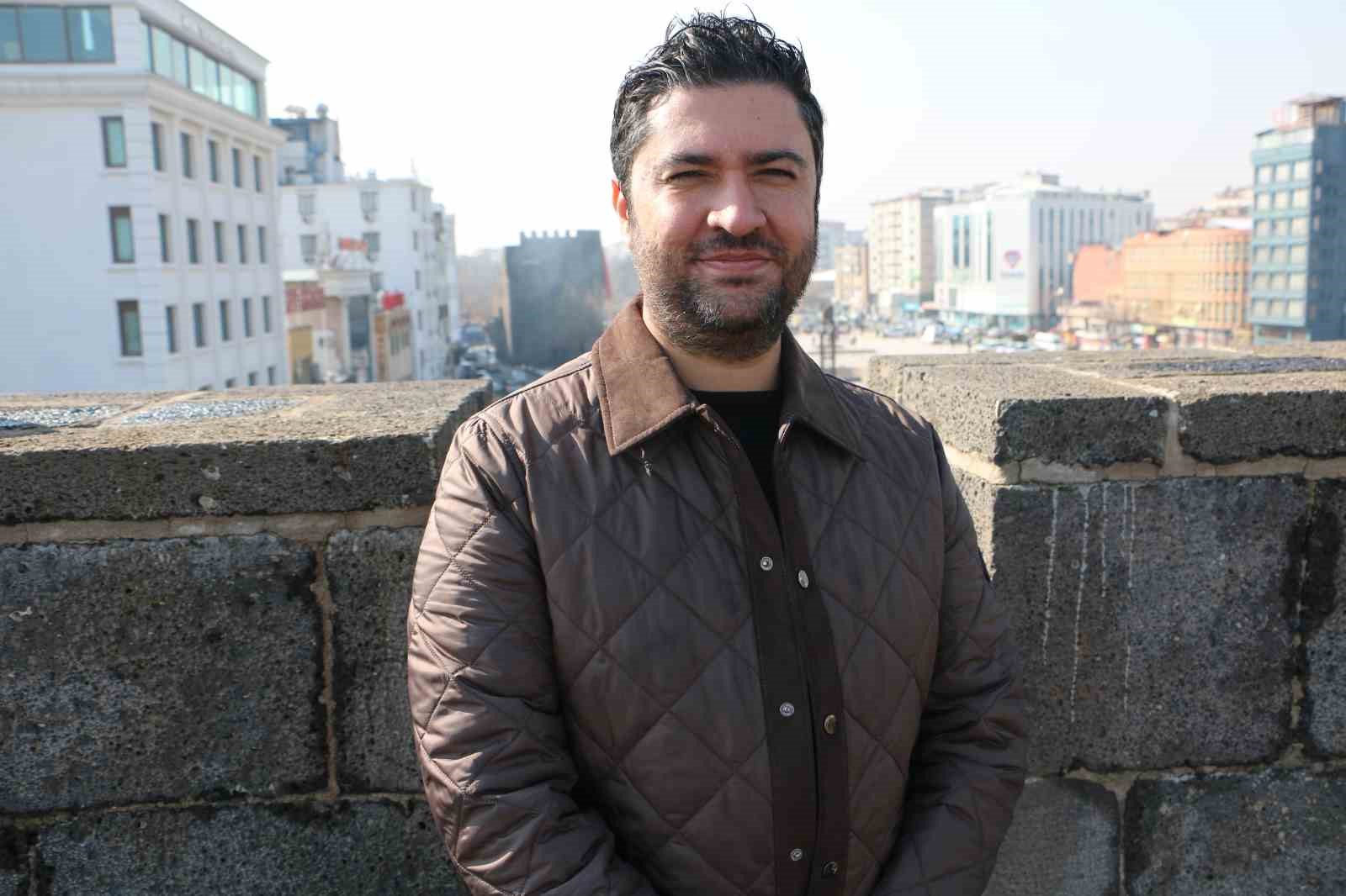 Diyarbakır surlarının 1932’de yıkılan bölümleri yapay zekayla yeniden canlandırıldı
Diyarbakır surlarının 1932’de yıkılan bölümleri yapay zekayla yeniden canlandırıldı