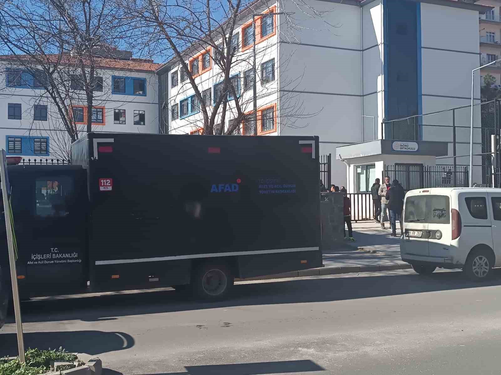 Diyarbakır’da 18 öğrenci cıva zehirlenmesi şüphesiyle hastaneye kaldırıldı
