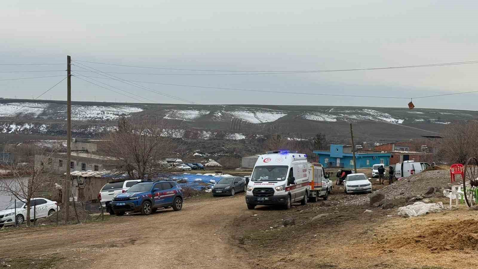 Diyarbakır’da 2 çocuk annesi, sırra kadem bastı
Diyarbakır’da 2 çocuk annesi, sırra kadem bastı