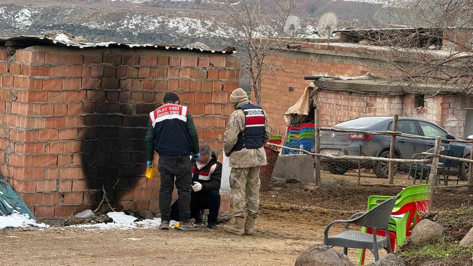 Diyarbakır’da 2 çocuk annesi, sırra kadem bastı
Diyarbakır’da 2 çocuk annesi, sırra kadem bastı