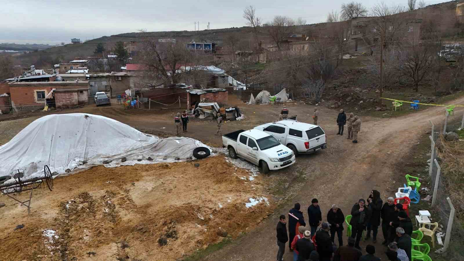 Diyarbakır’da 2 çocuk annesi, sırra kadem bastı
Diyarbakır’da 2 çocuk annesi, sırra kadem bastı