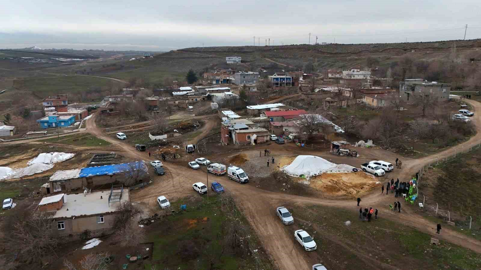 Diyarbakır’da 2 çocuk annesi, sırra kadem bastı
Diyarbakır’da 2 çocuk annesi, sırra kadem bastı