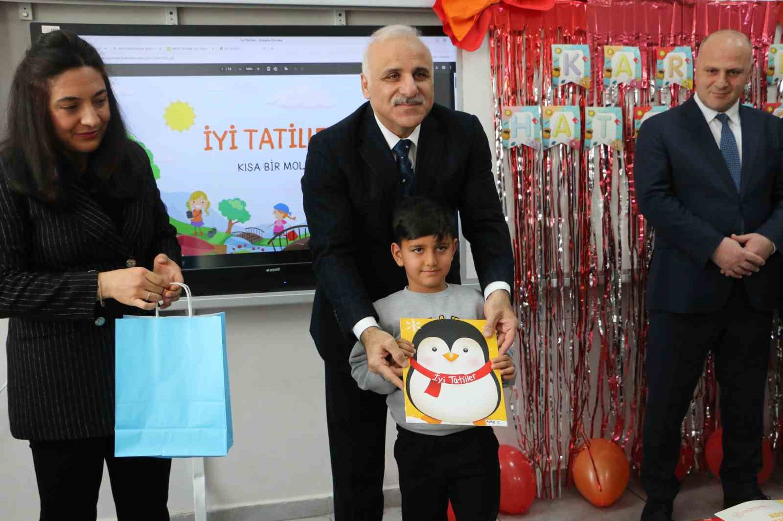 Diyarbakır’da 458 bin öğrenci karne aldı
