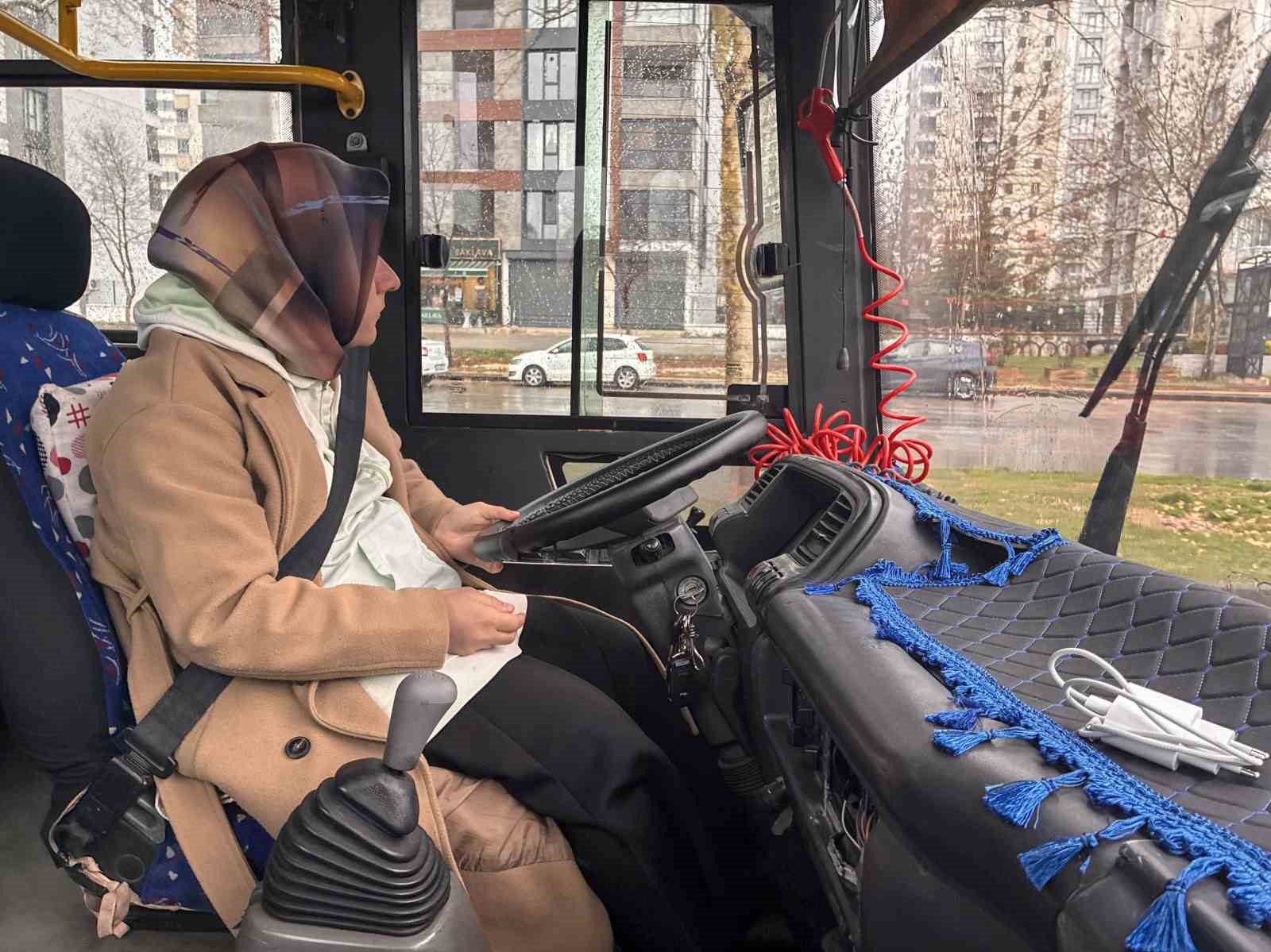 Diyarbakır’da 50 kadın, otobüs şoförü olabilmek için eğitim alıyor
