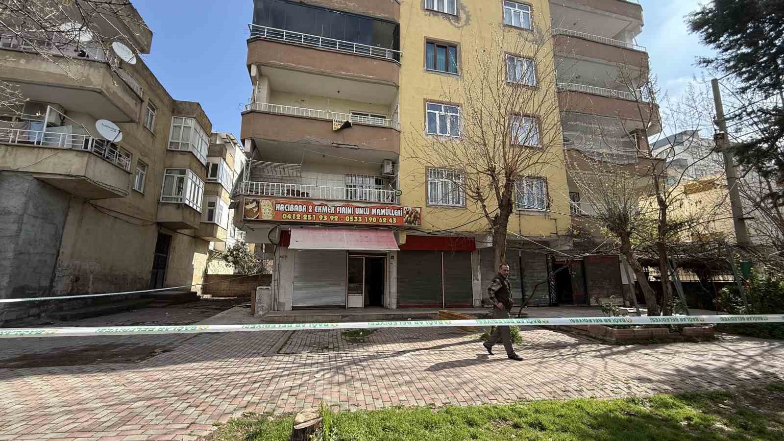 Diyarbakır’da 51 kişinin tahliye edildiği binanın, ’orta hasardan az hasara’ çevrildiği ileri sürüldü
