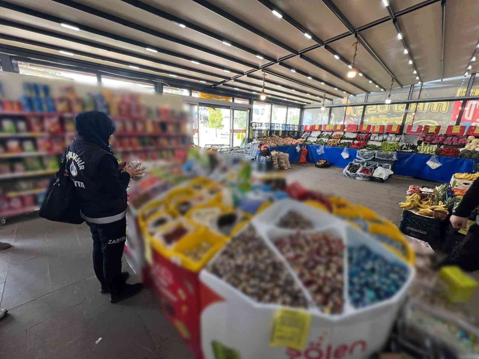 Diyarbakır’da bayram denetimi: 2 ton bozuk gıda ürüne el konuldu
