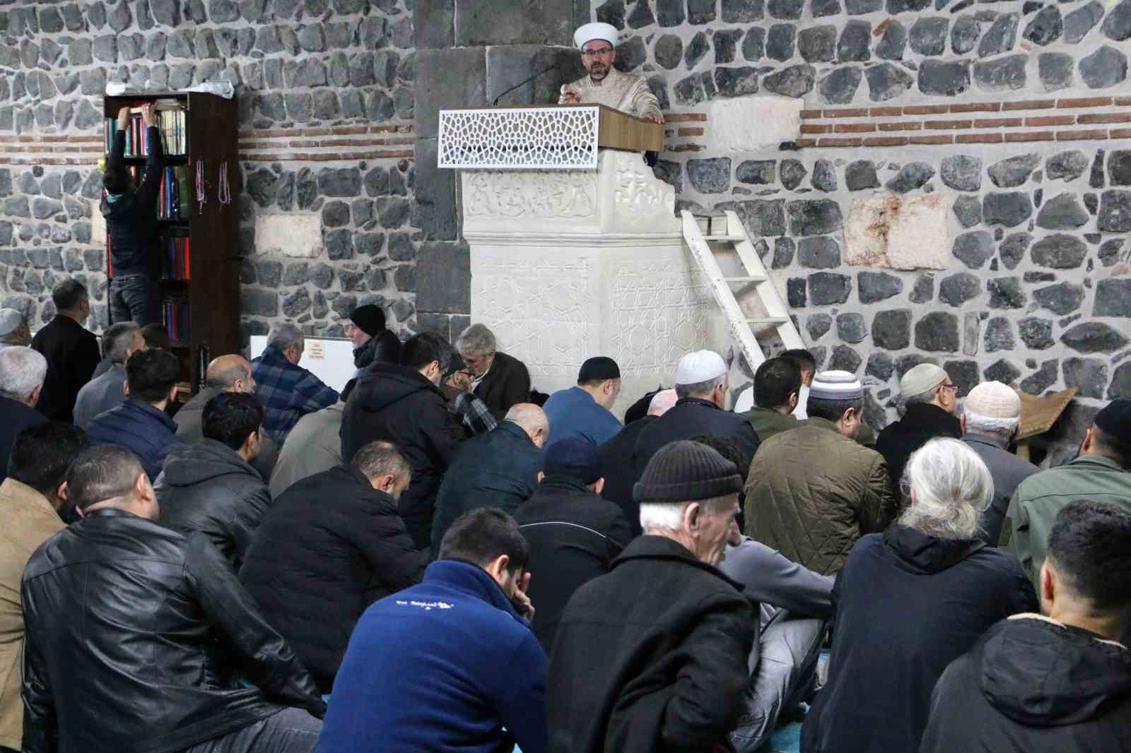 Diyarbakır’da bin 650 cami Ramazan ayına hazır
Diyarbakır’da bin 650 cami Ramazan ayına hazır