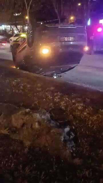 Diyarbakır’da çarpışan araçlardan biri takla attı: 1 yaralı
