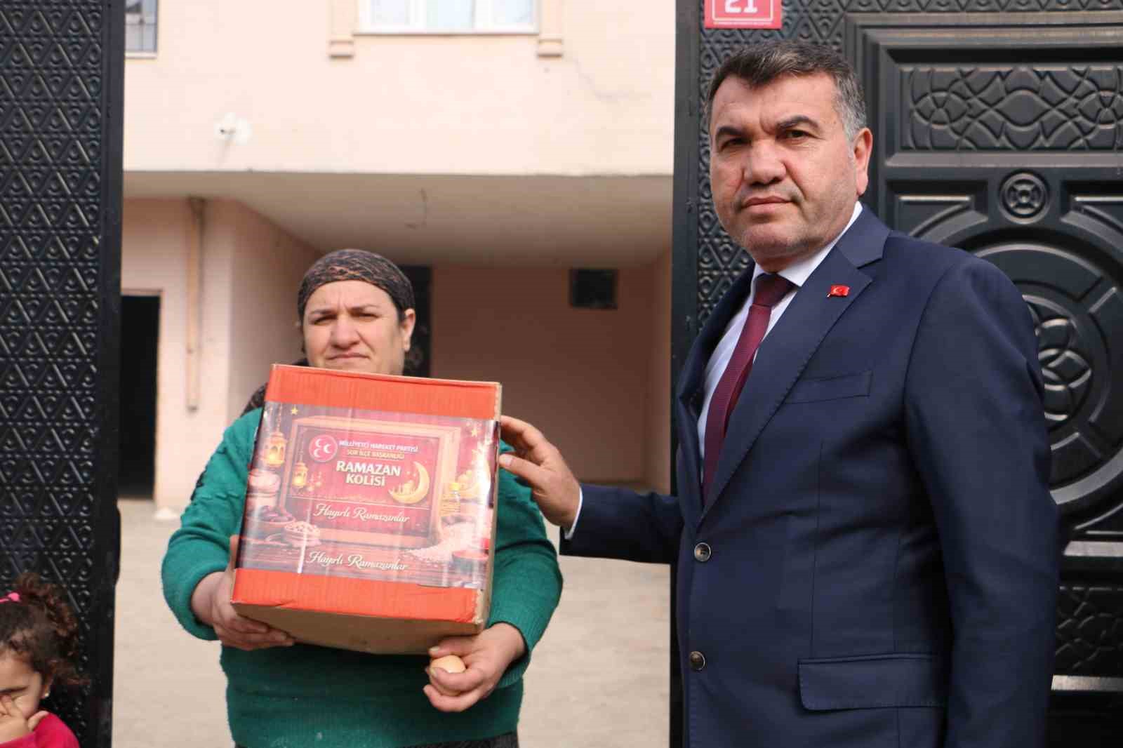 Diyarbakır’da Devlet Bahçeli adına ’Ramazan kolisi’ dağıtıldı
