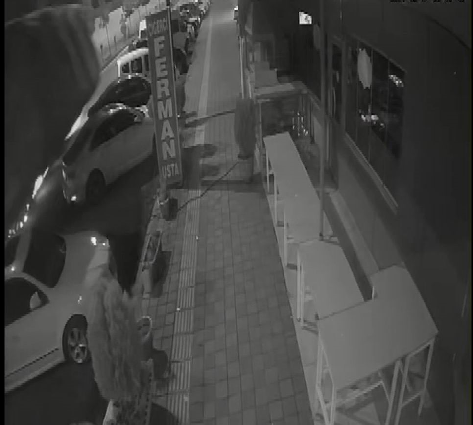 Diyarbakır’da devrilen tırın 7 araca çarpma anı kameraya yansıdı
