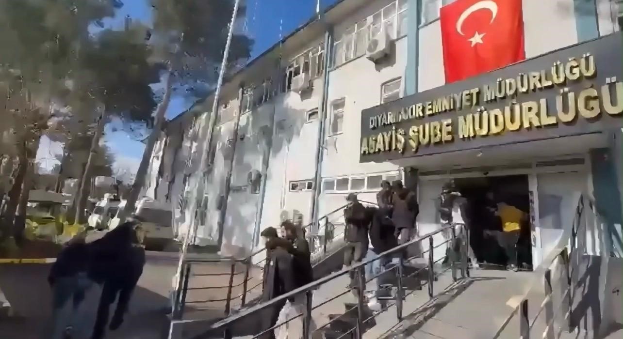 Diyarbakır’da dolandırıcılık operasyonu: 10 tutuklama
