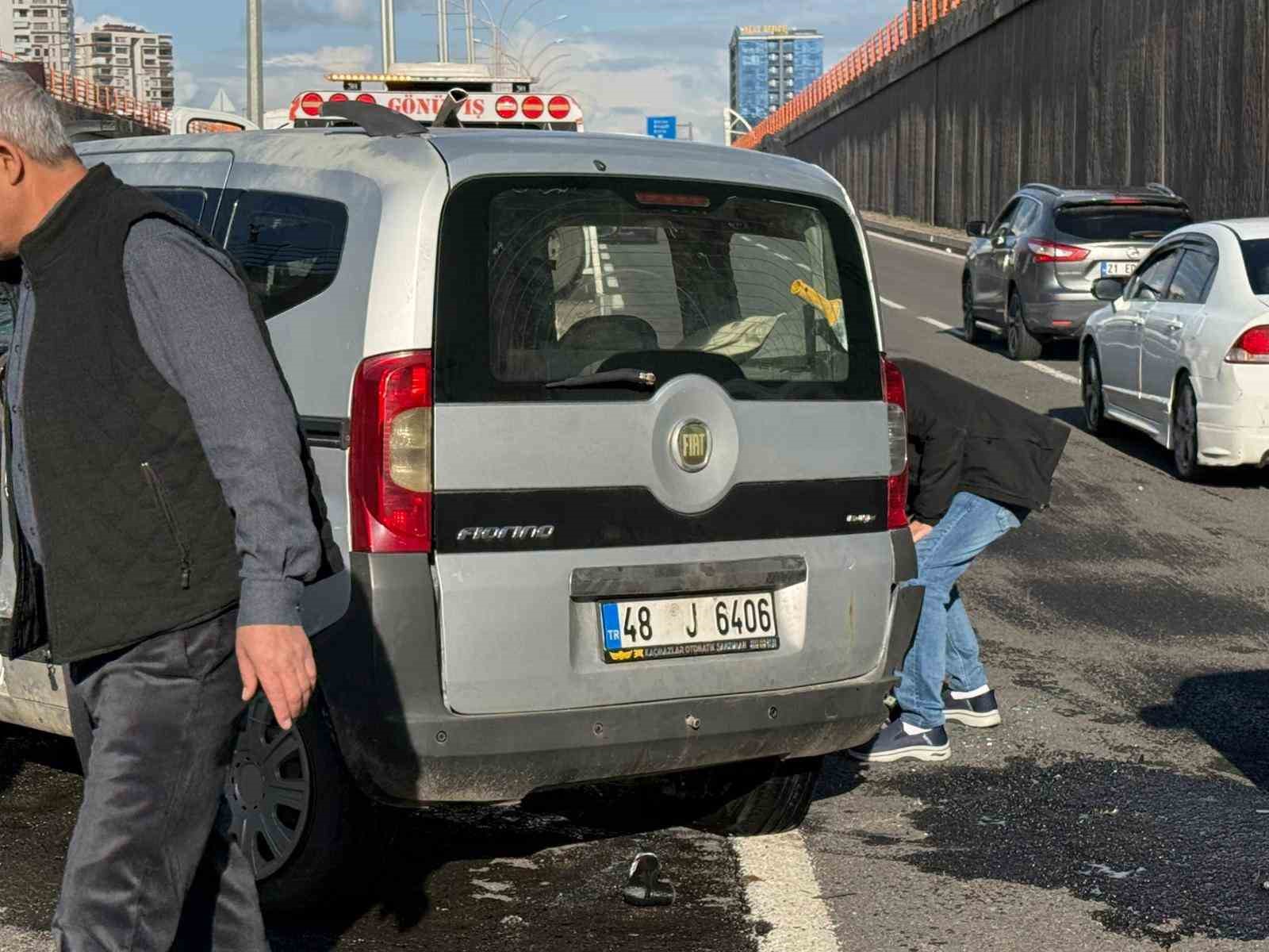 Diyarbakır’da düğün konvoyunda kaza: 3 yaralı
