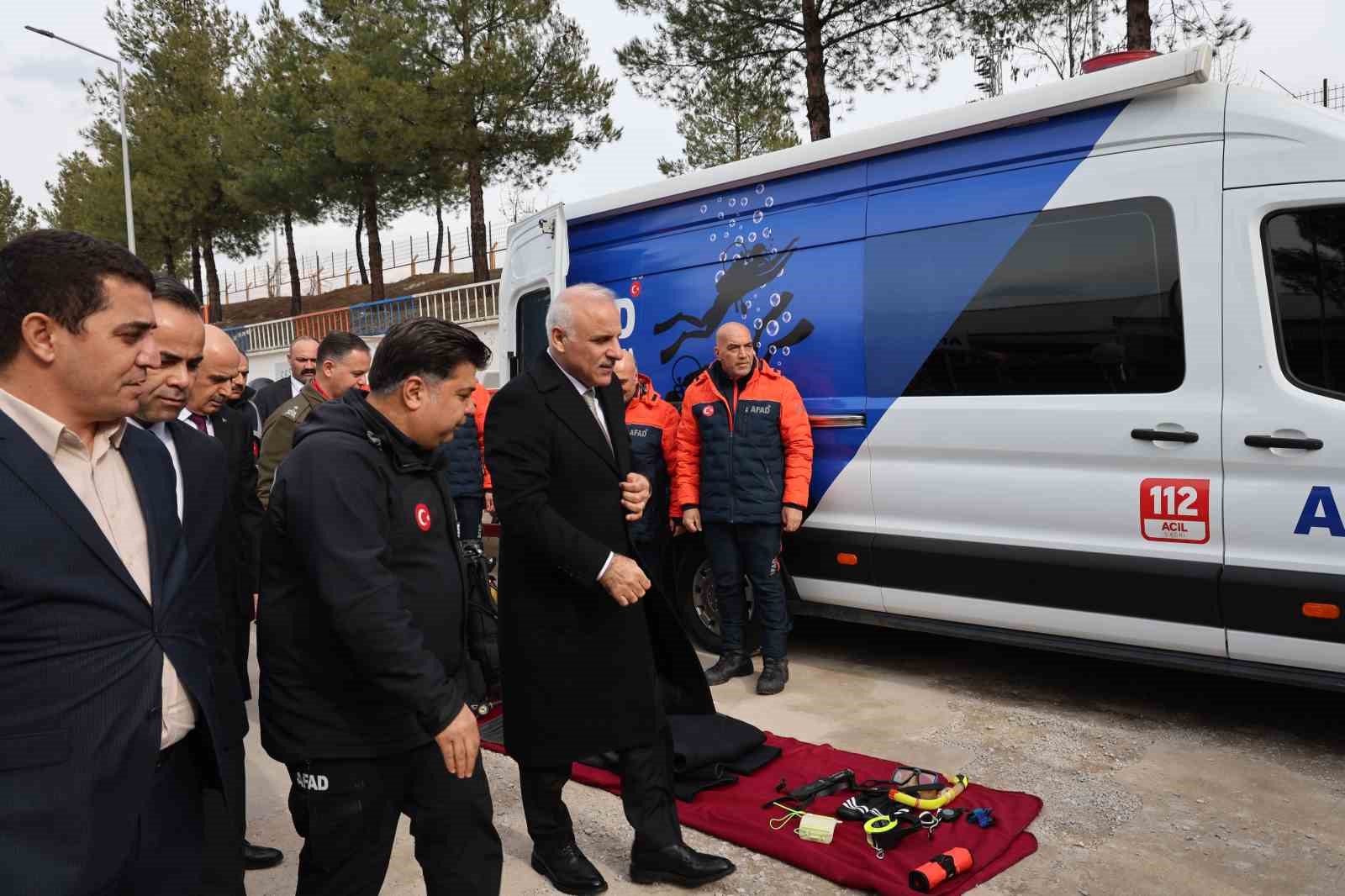 Diyarbakır’da eğitimlerini tamamlayan arama-kurtarma ekiplerine ‘peç’ takıldı
