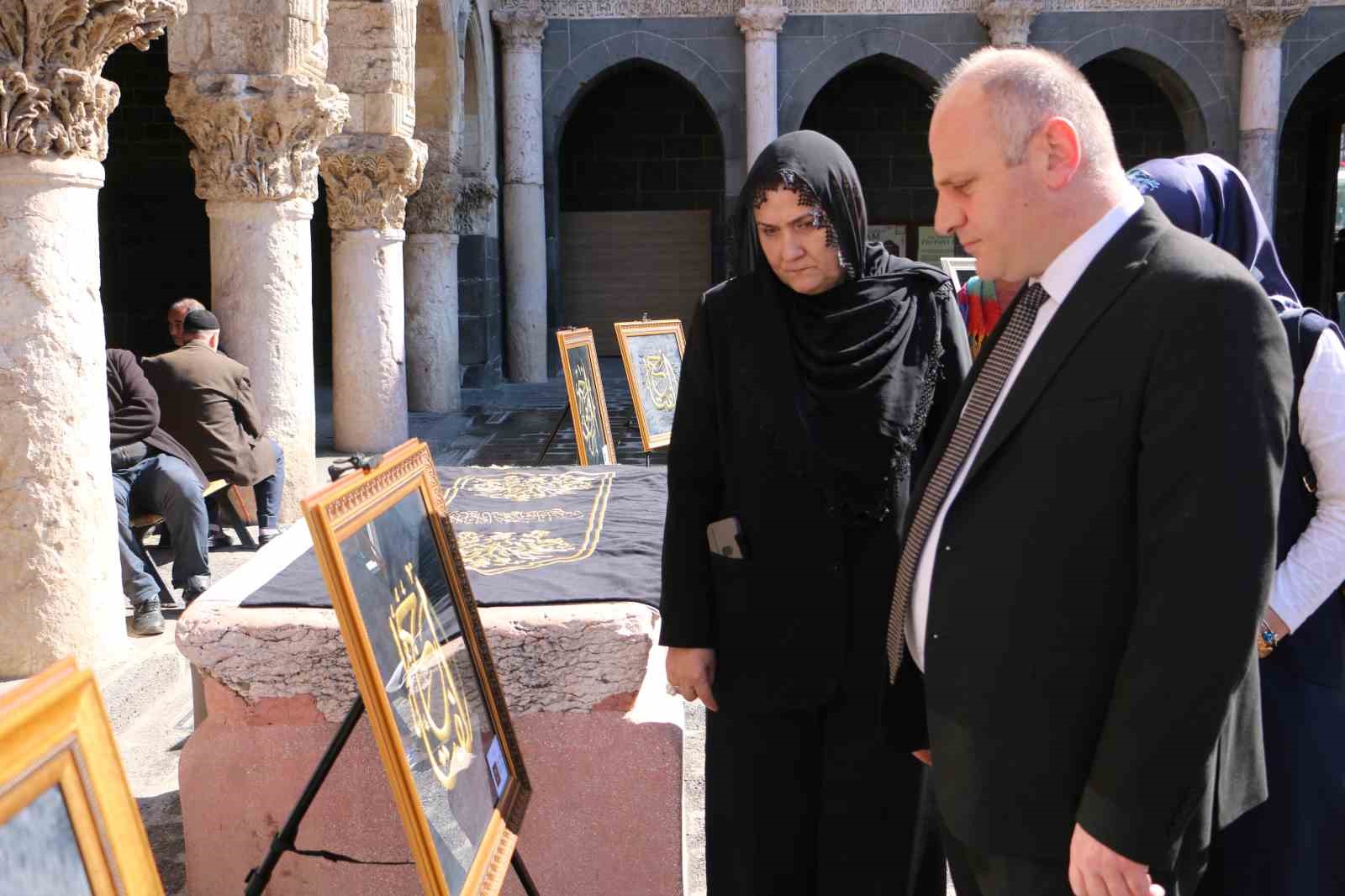 Diyarbakır’da Esma-Ül Hüsna Maraş işlemeleri Ulu Cami’de sergilendi
