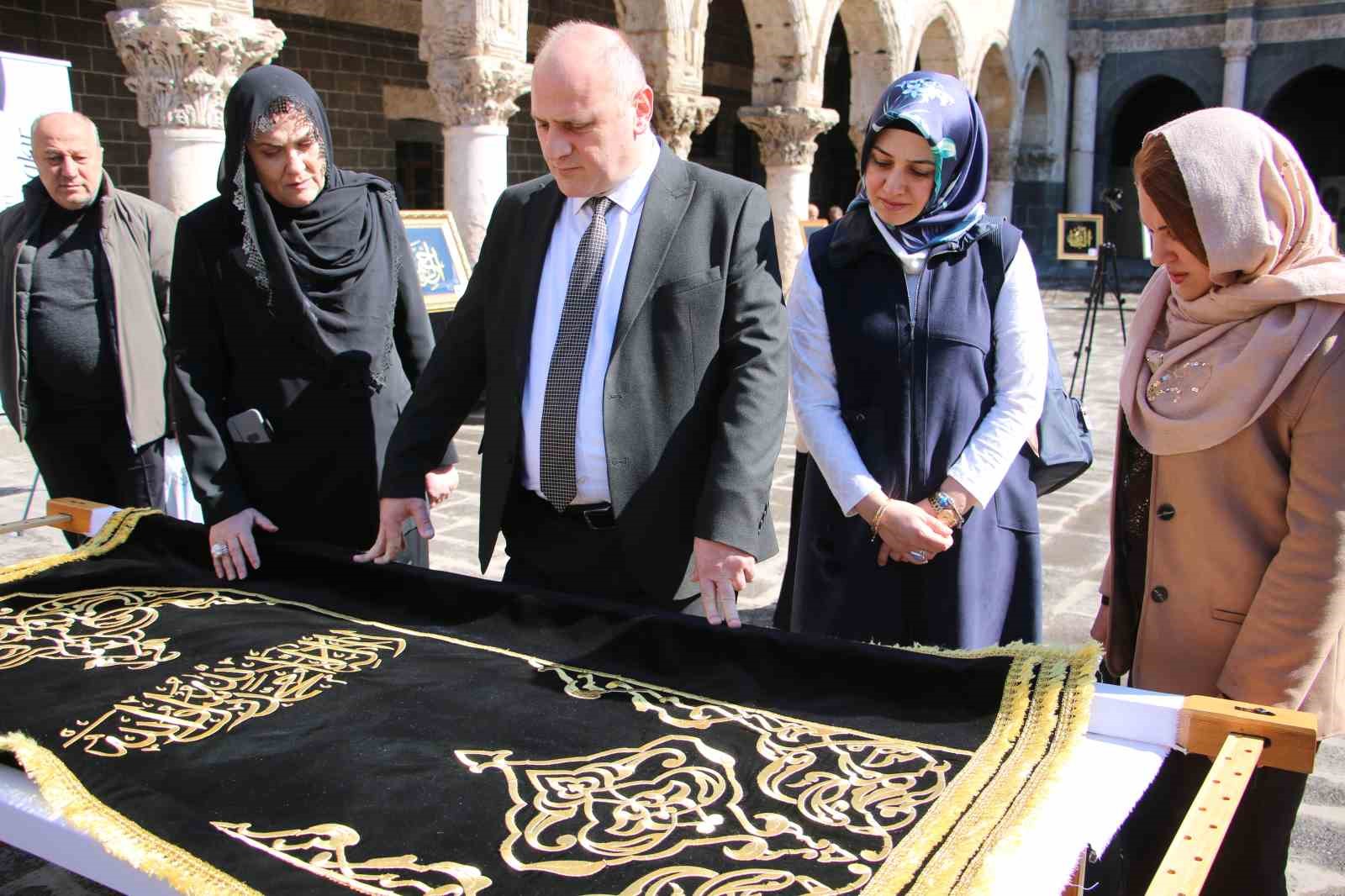 Diyarbakır’da Esma-Ül Hüsna Maraş işlemeleri Ulu Cami’de sergilendi

