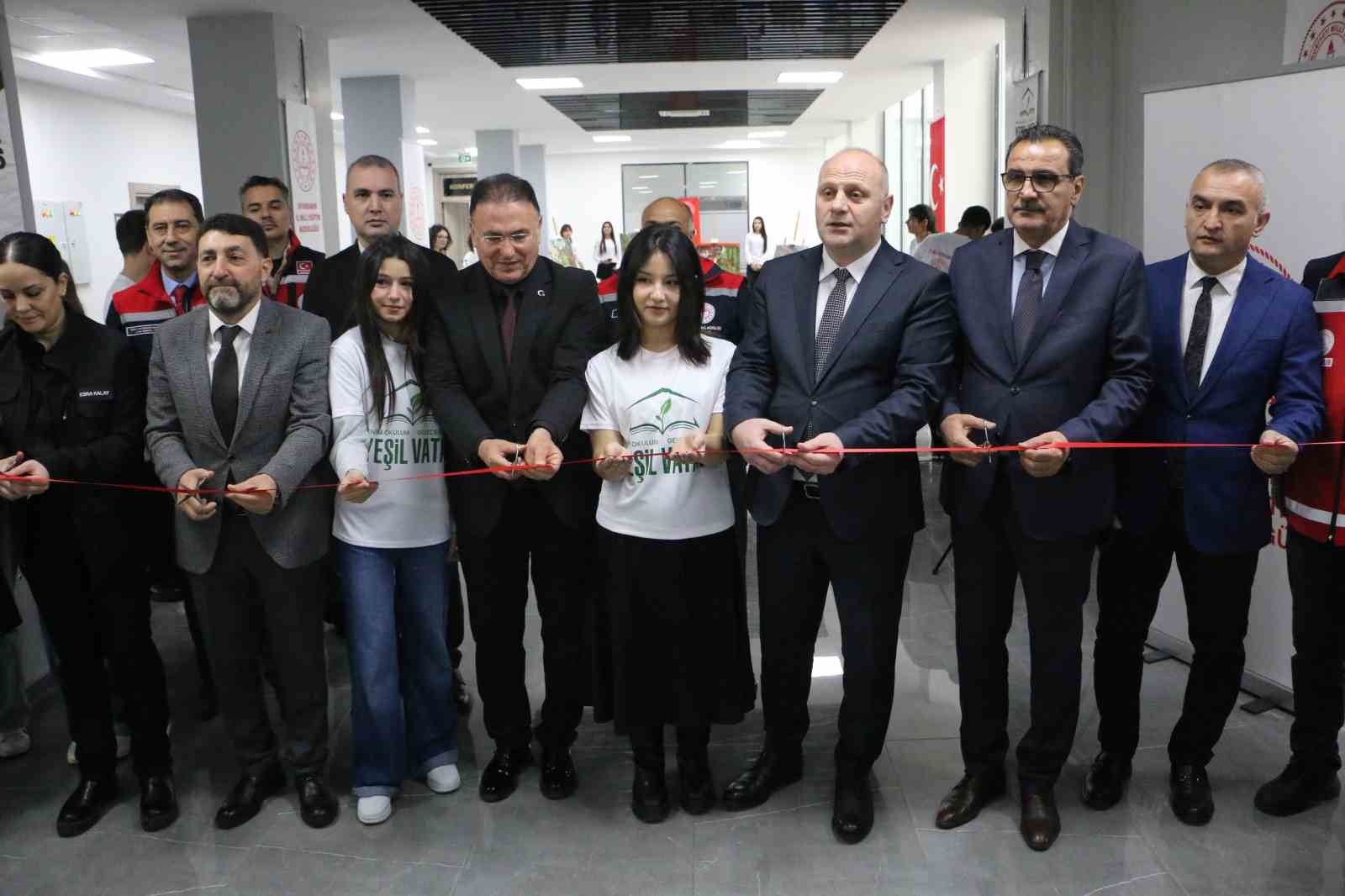 Diyarbakır’da "Gelecek, Köklerde Saklı" resim sergisi açıldı
