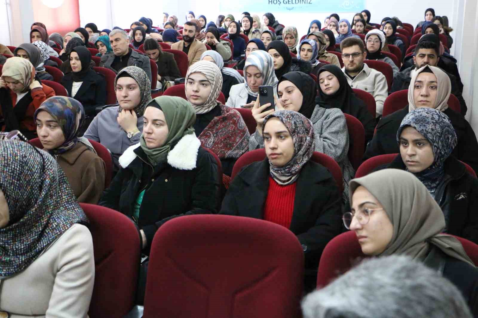 Diyarbakır’da Genç Nida Kur’an-ı Kerim’i Güzel Okuma Yarışması yapılıyor
