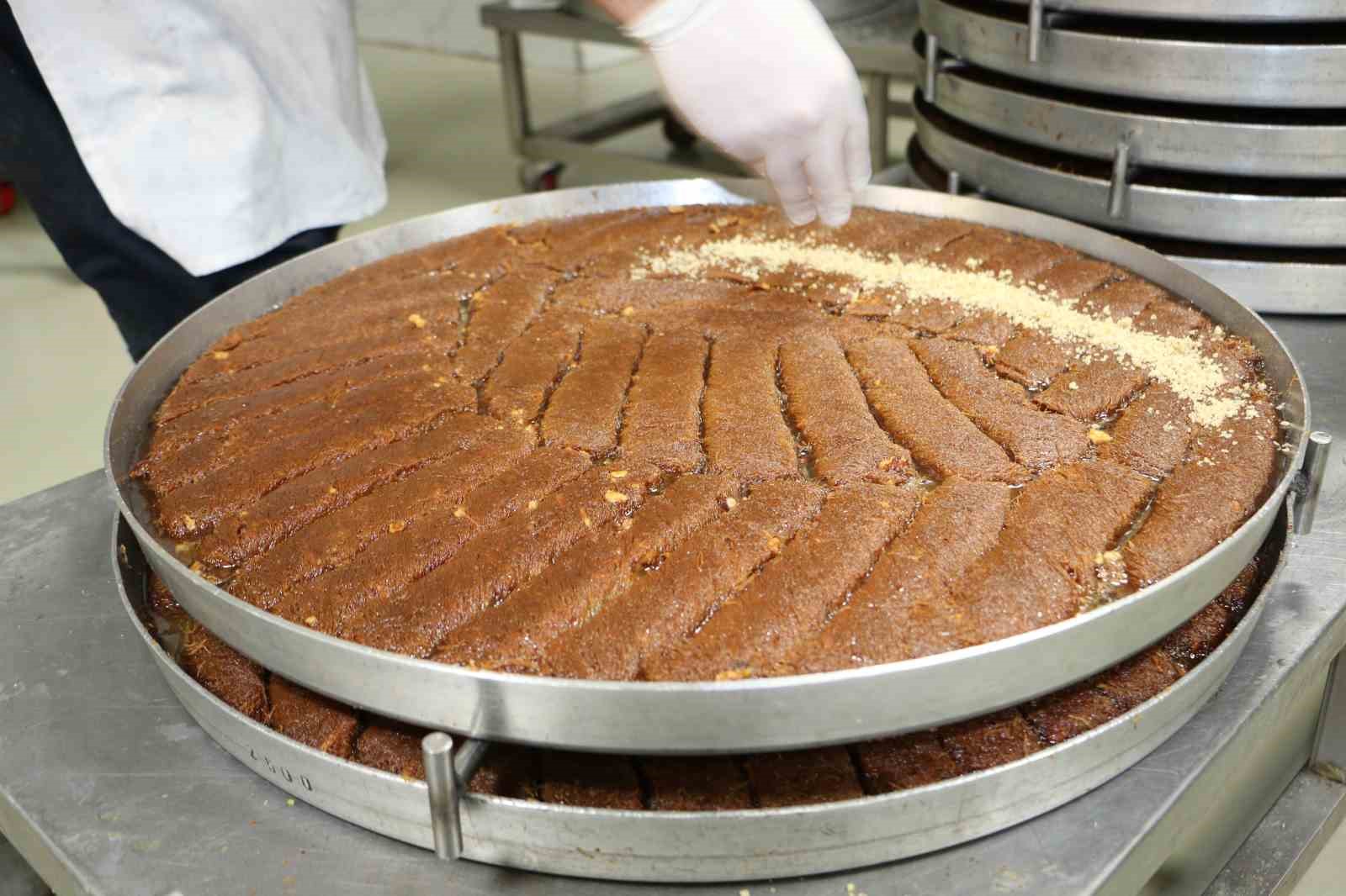 Diyarbakır’da günlük tatlı tüketimi tonları aştı: İşletmeler üç vardiyaya geçti
