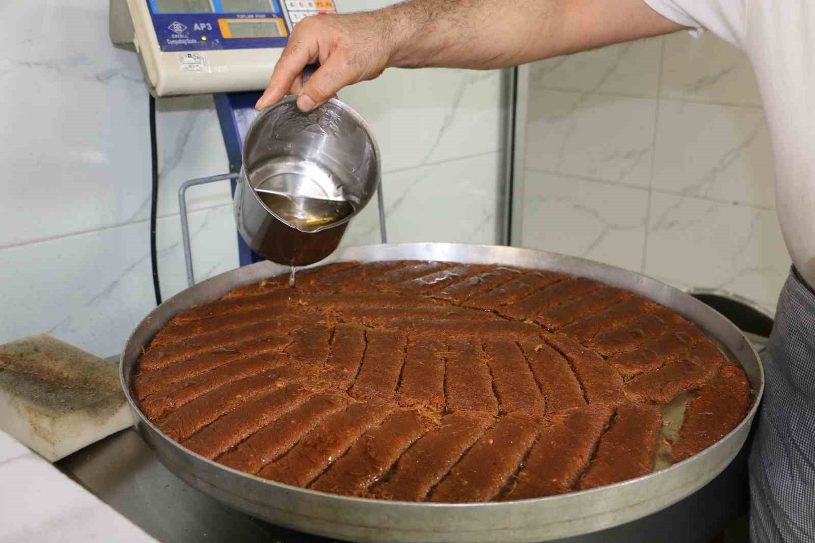 Diyarbakır’da günlük tatlı tüketimi tonları aştı: İşletmeler üç vardiyaya geçti
