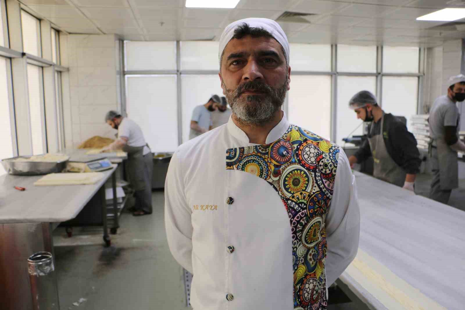 Diyarbakır’da günlük tatlı tüketimi tonları aştı: İşletmeler üç vardiyaya geçti
