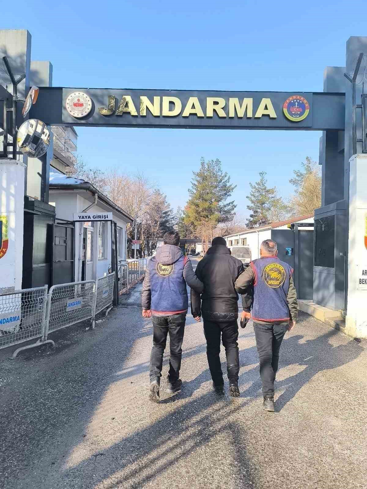 Diyarbakır’da haklarında kesinleşmiş hapis cezası bulunan 157 kişi yakalandı
