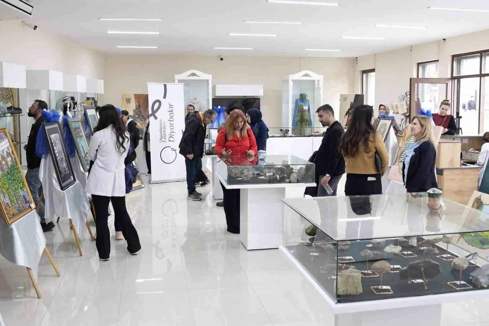 Diyarbakır’da Harmoni resim sergisi açıldı
