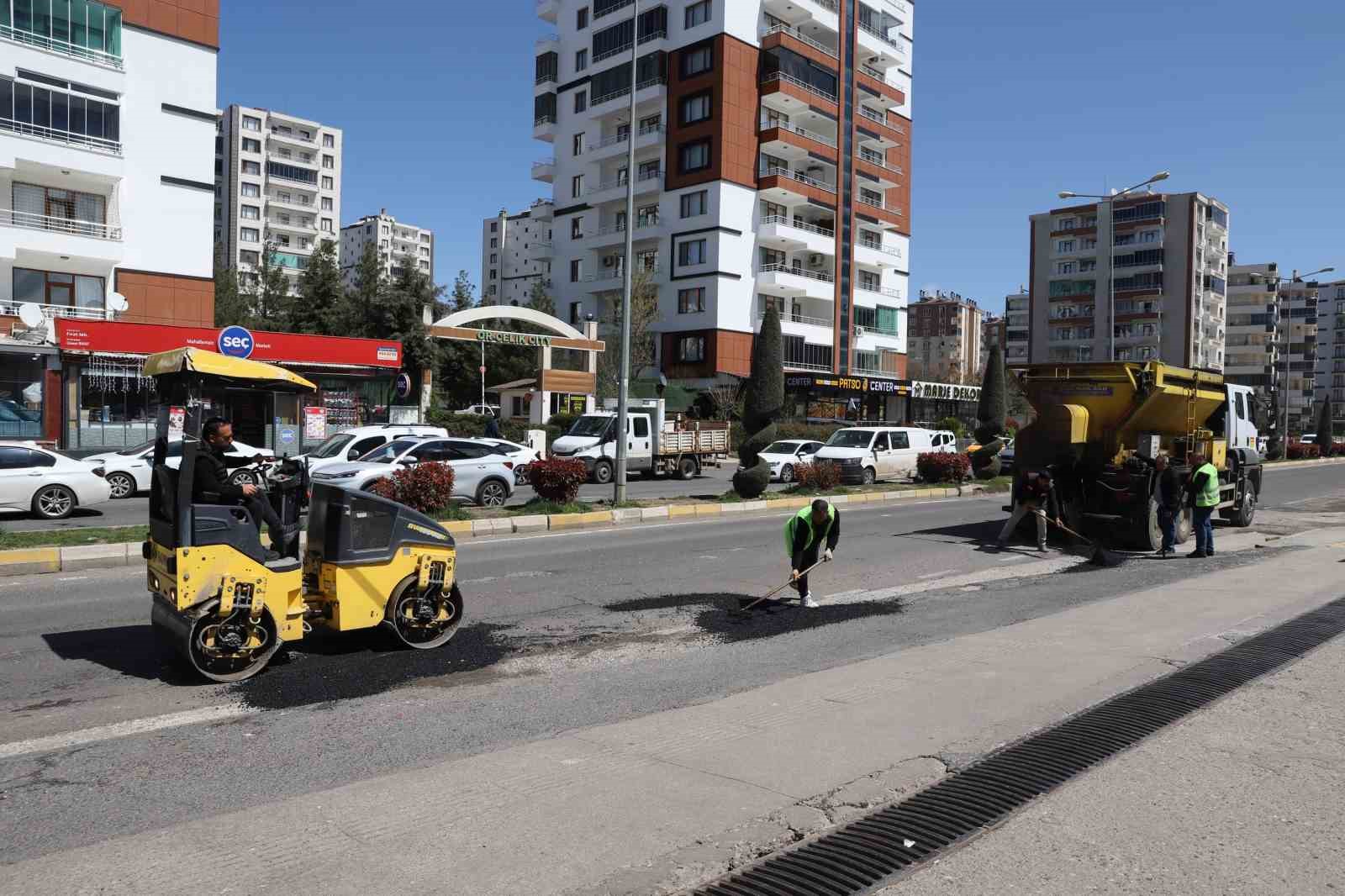 Diyarbakır’da hasarlı yollarda asfalt seferberliği
