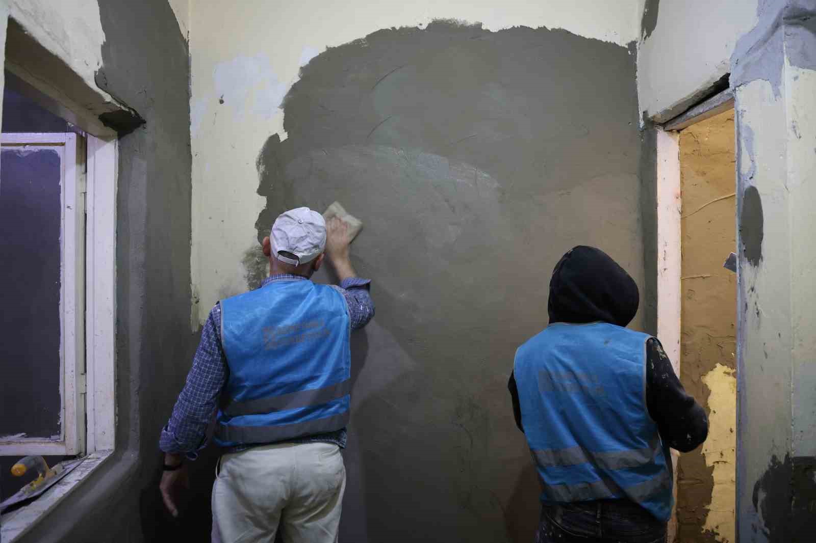 Diyarbakır’da ihtiyaç sahibi vatandaşın evi ‘denetimli serbestlik hükümlülerince’ onarıma alındı
Diyarbakır’da ihtiyaç sahibi vatandaşın evi ‘denetimli serbestlik hükümlülerince’ onarıma alındı