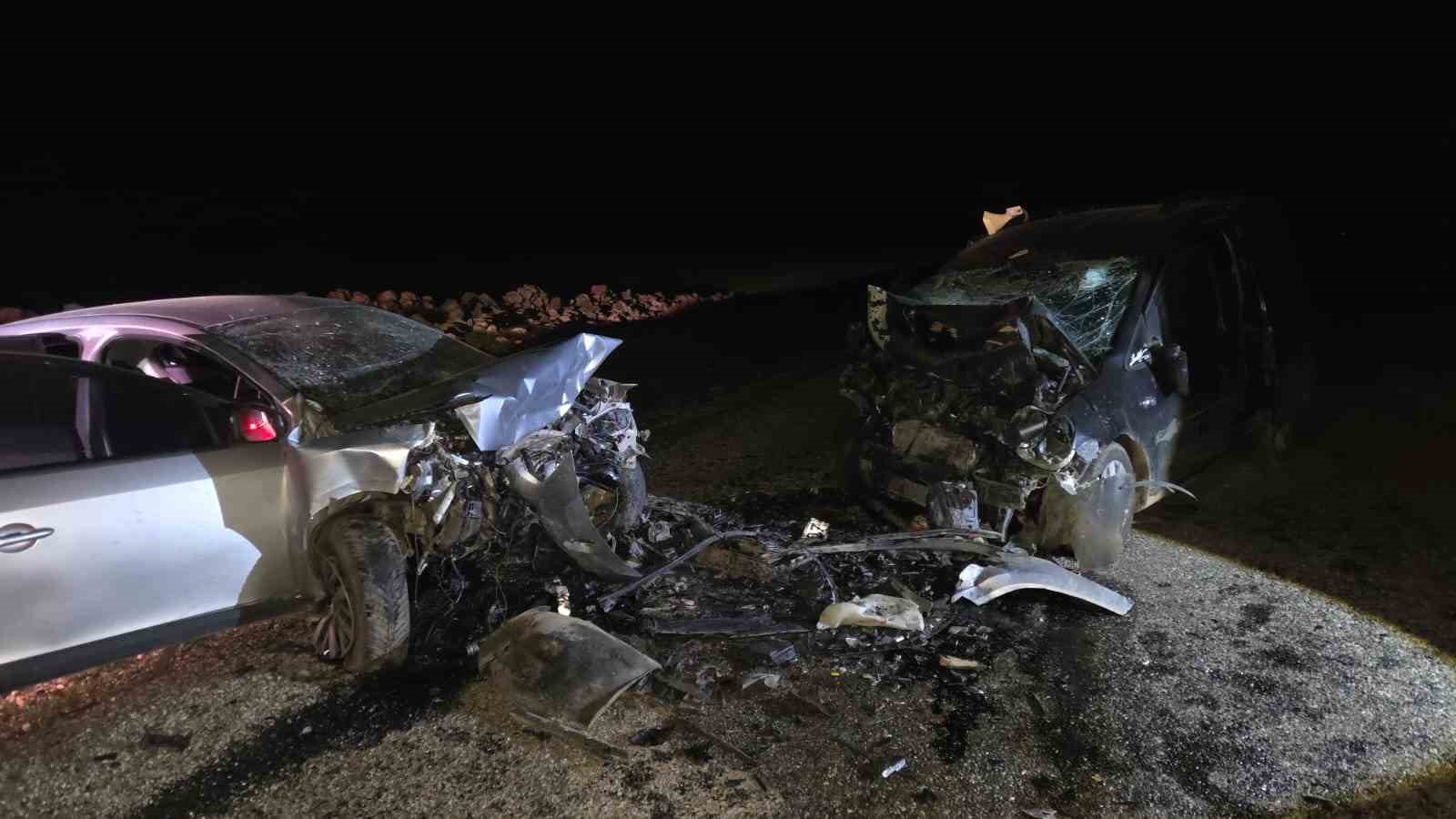 Diyarbakır’da iki otomobilin çarpıştığı kazada ölü sayısı 5’e yükseldi
