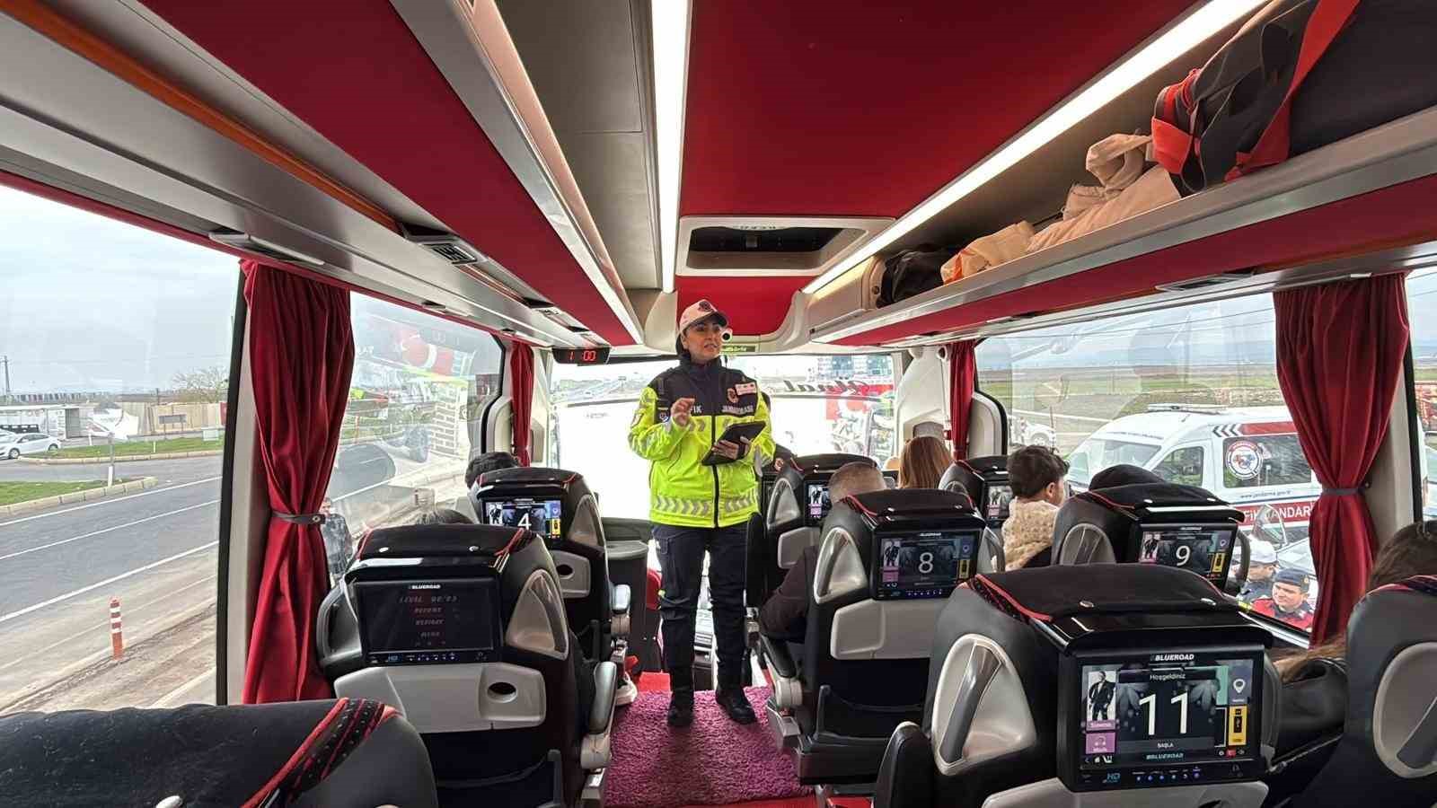Diyarbakır’da jandarmadan bayram öncesi trafik denetimi
