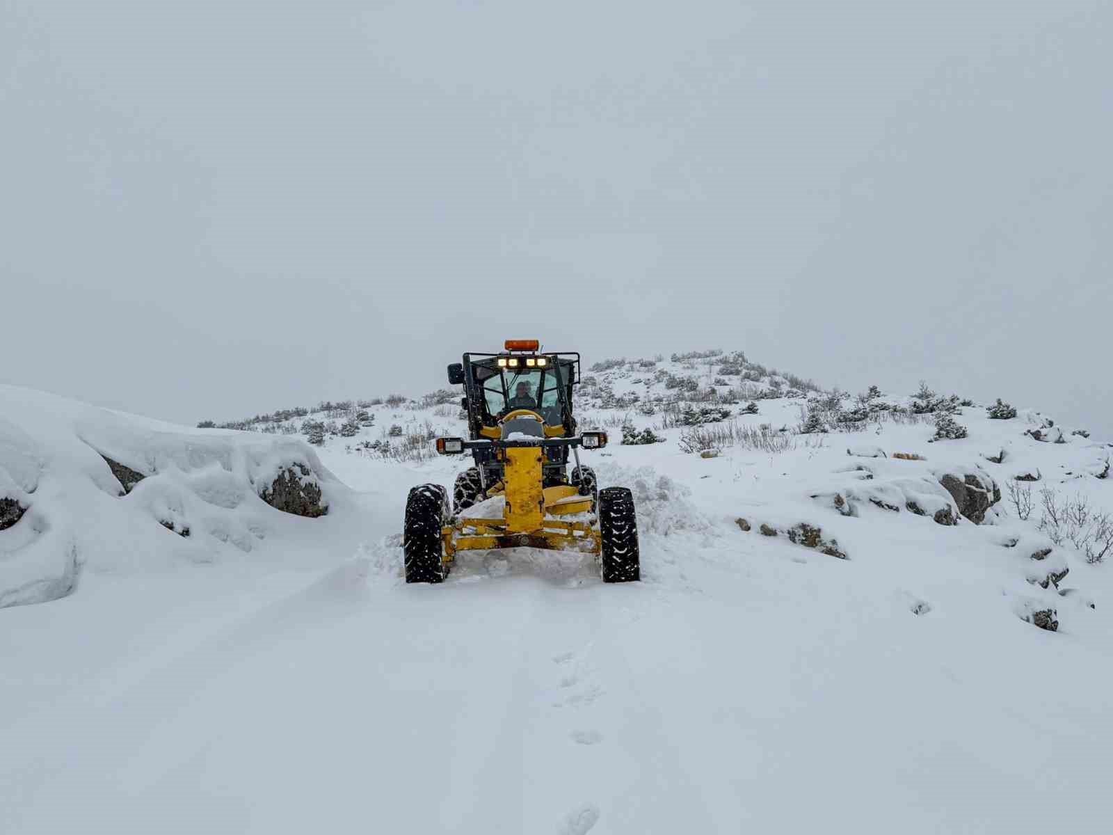 Diyarbakır’da kapanan yollar günler süren çalışmalar sonucu açıldı
