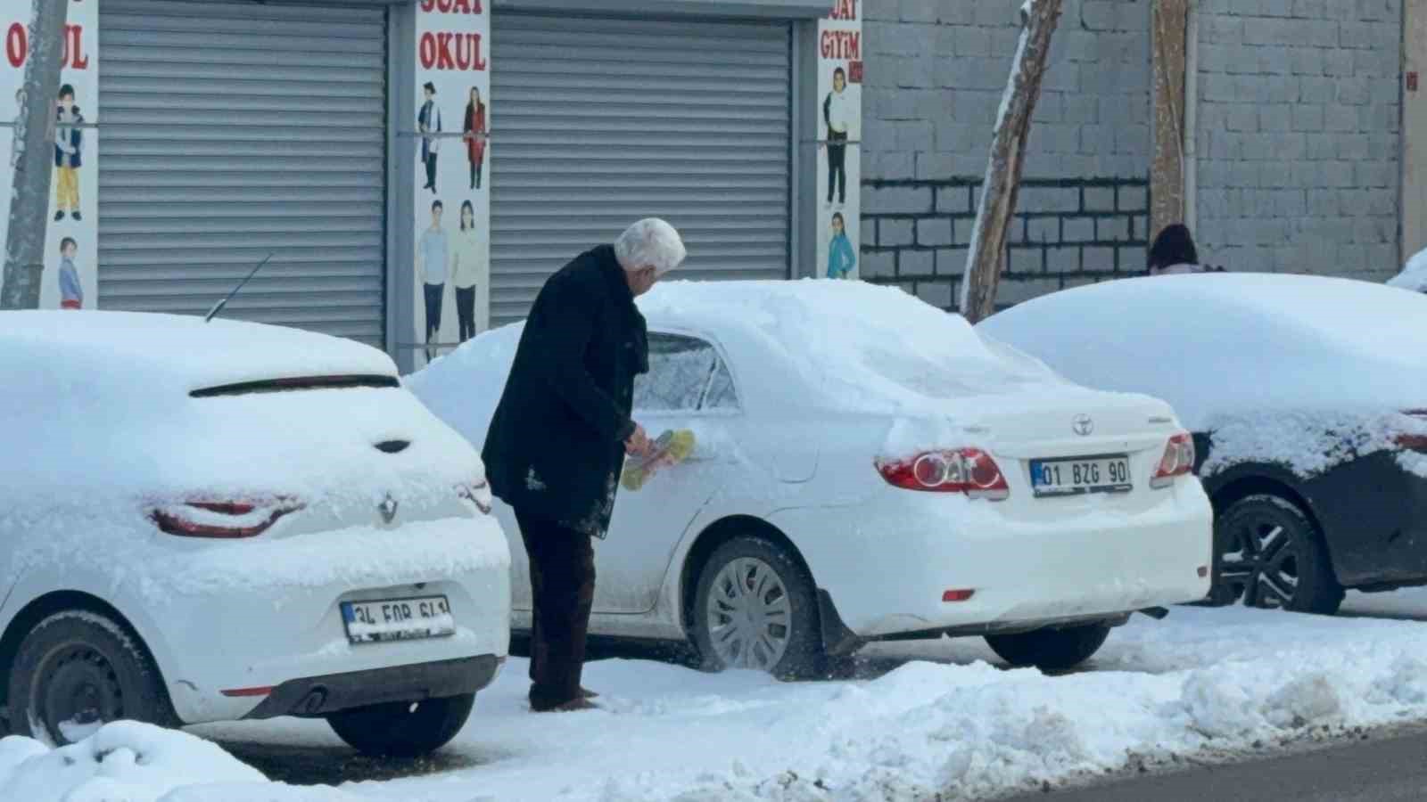 Diyarbakır’da kar yağışı çileye dönüştü
