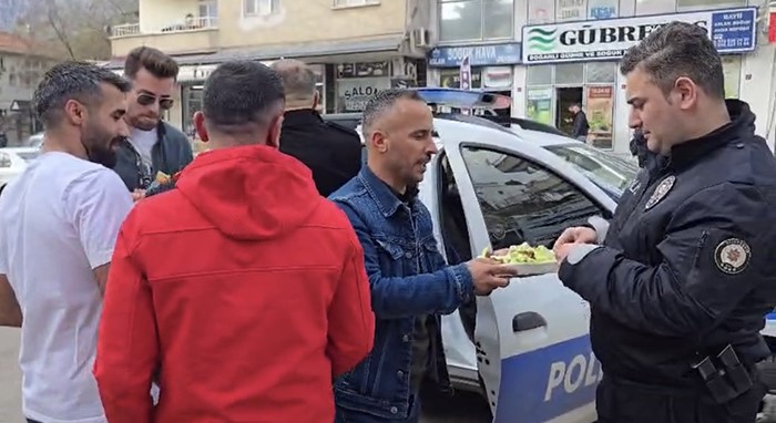 Diyarbakır’da kavga ihbarına giden polis ’sürprizle’ karşılaştı
